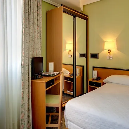 ホテル Alda Pasaje 3*