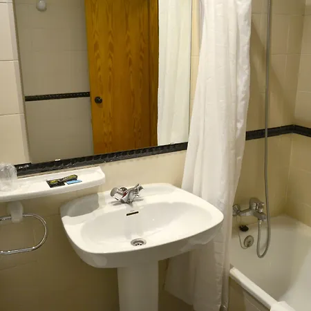 Alda Pasaje מלון 3*